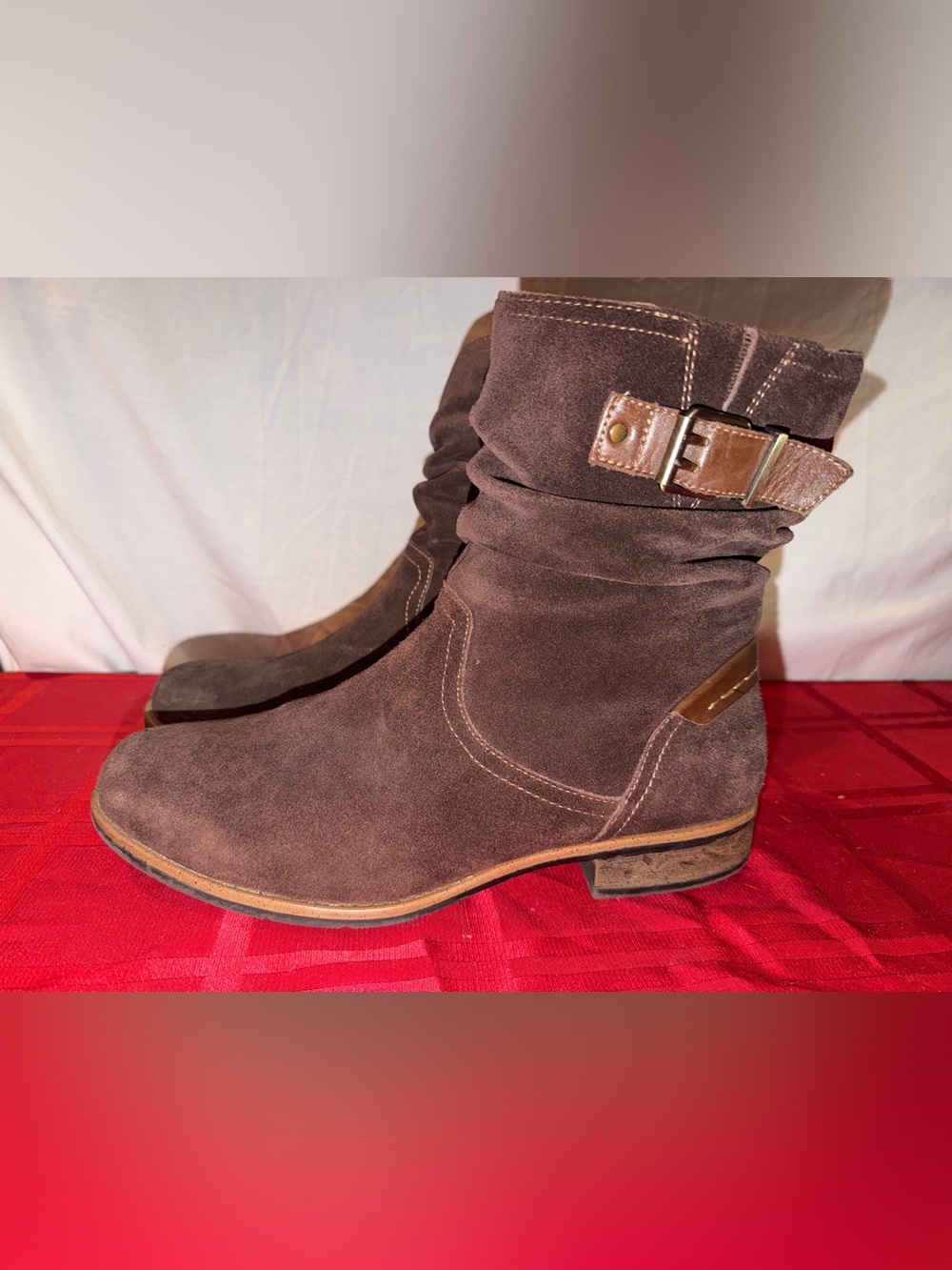 Ladies size 11 Earth Avani 2 Butternut Woman's Brown Suede Boots EUC